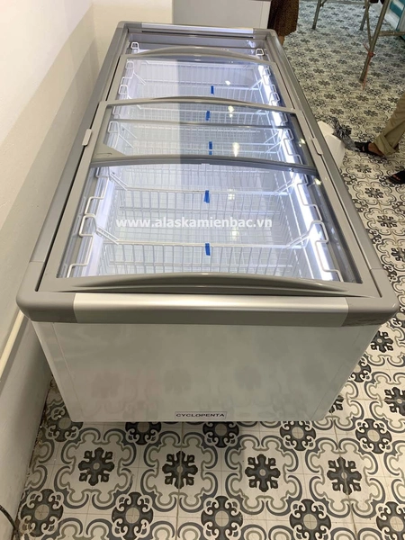 tủ đông mặt kính bày hàng alaska KN 400 có đèn led trong tủ